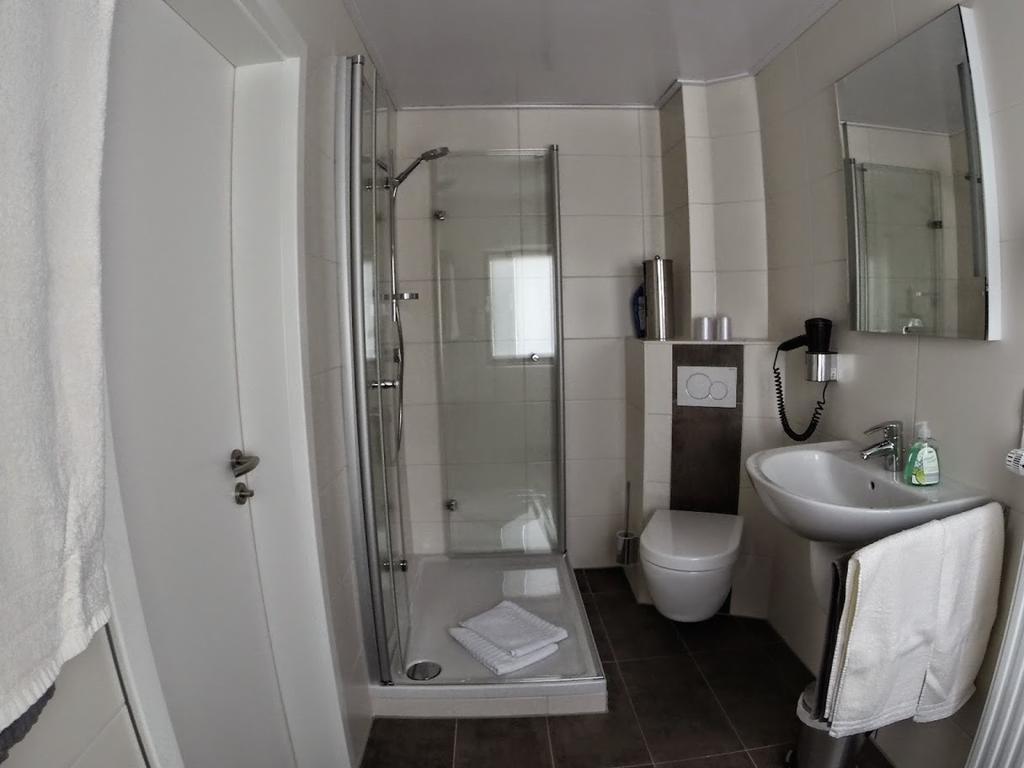 Ferienwohnungen Haus Am Wuerzlaysteig Lehmen Room photo