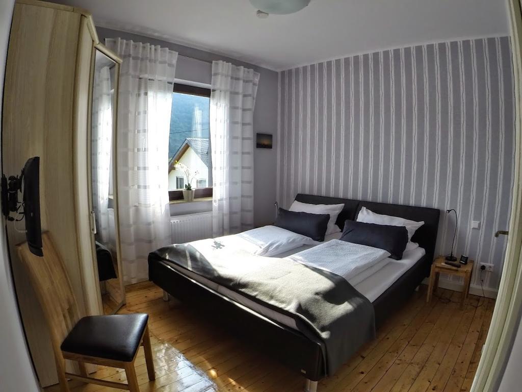 Ferienwohnungen Haus Am Wuerzlaysteig Lehmen Room photo