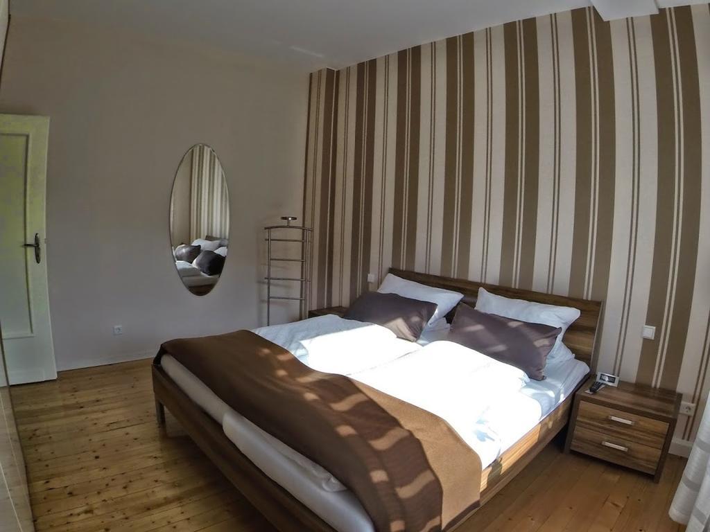 Ferienwohnungen Haus Am Wuerzlaysteig Lehmen Room photo