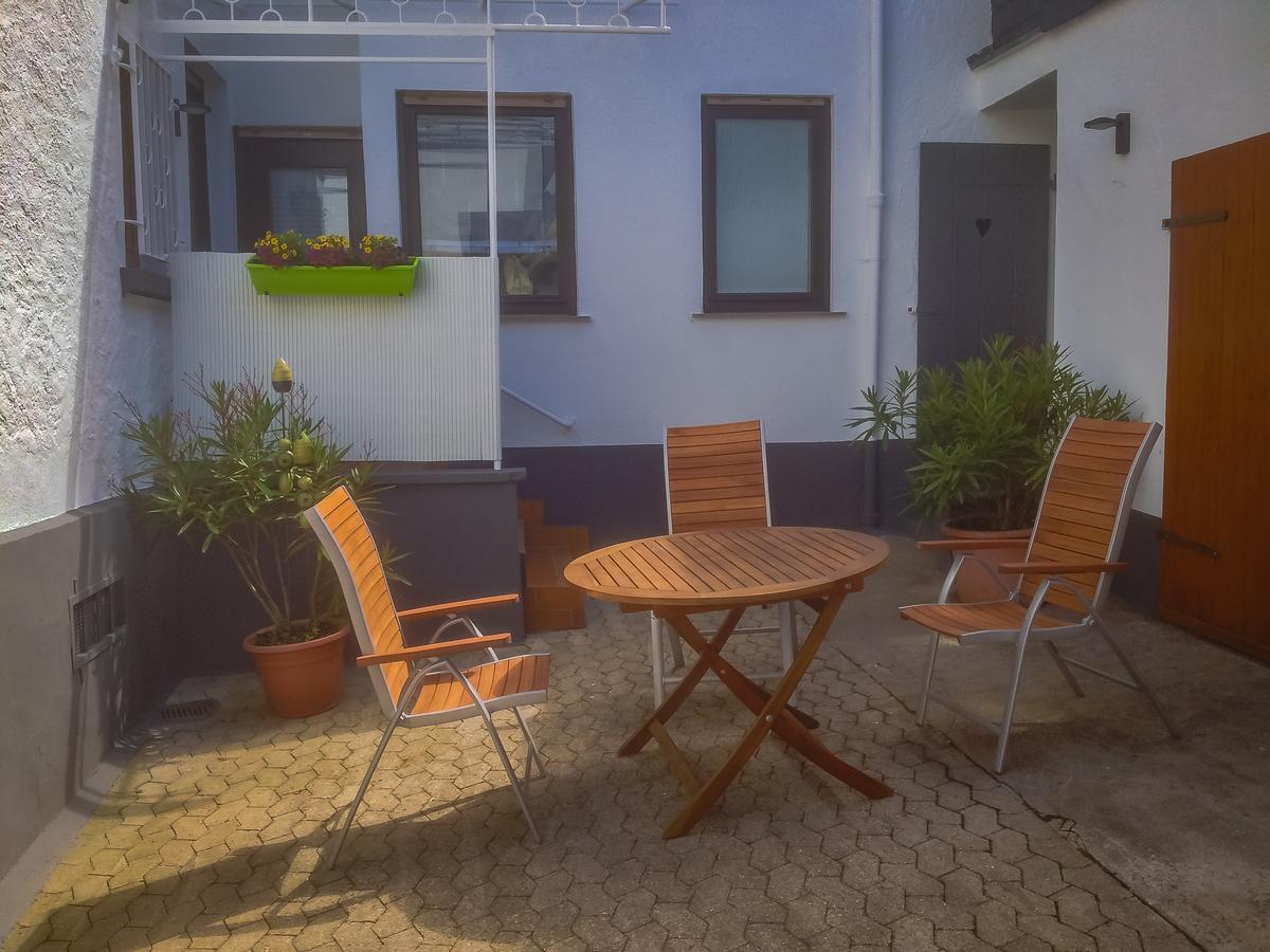 Ferienwohnungen Haus Am Wuerzlaysteig Lehmen Exterior photo